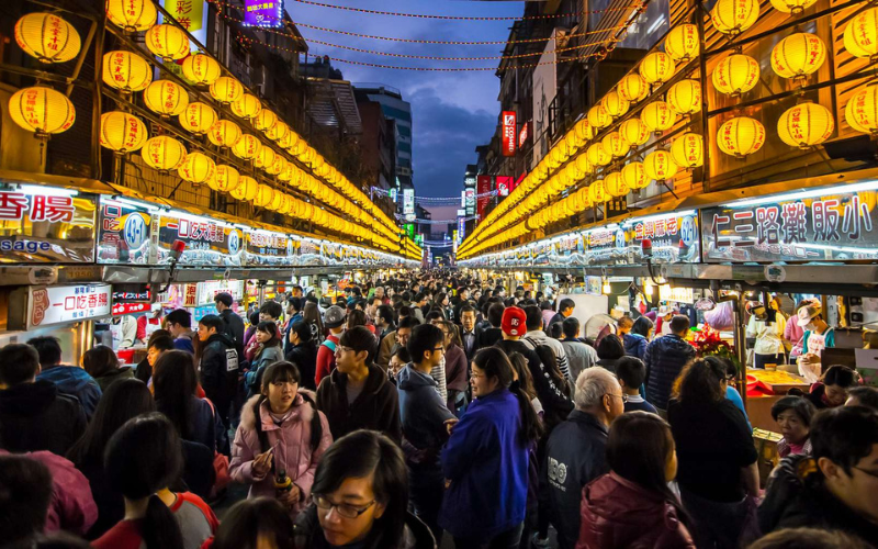 Chợ đêm thu hút hàng nghìn khách du lịch